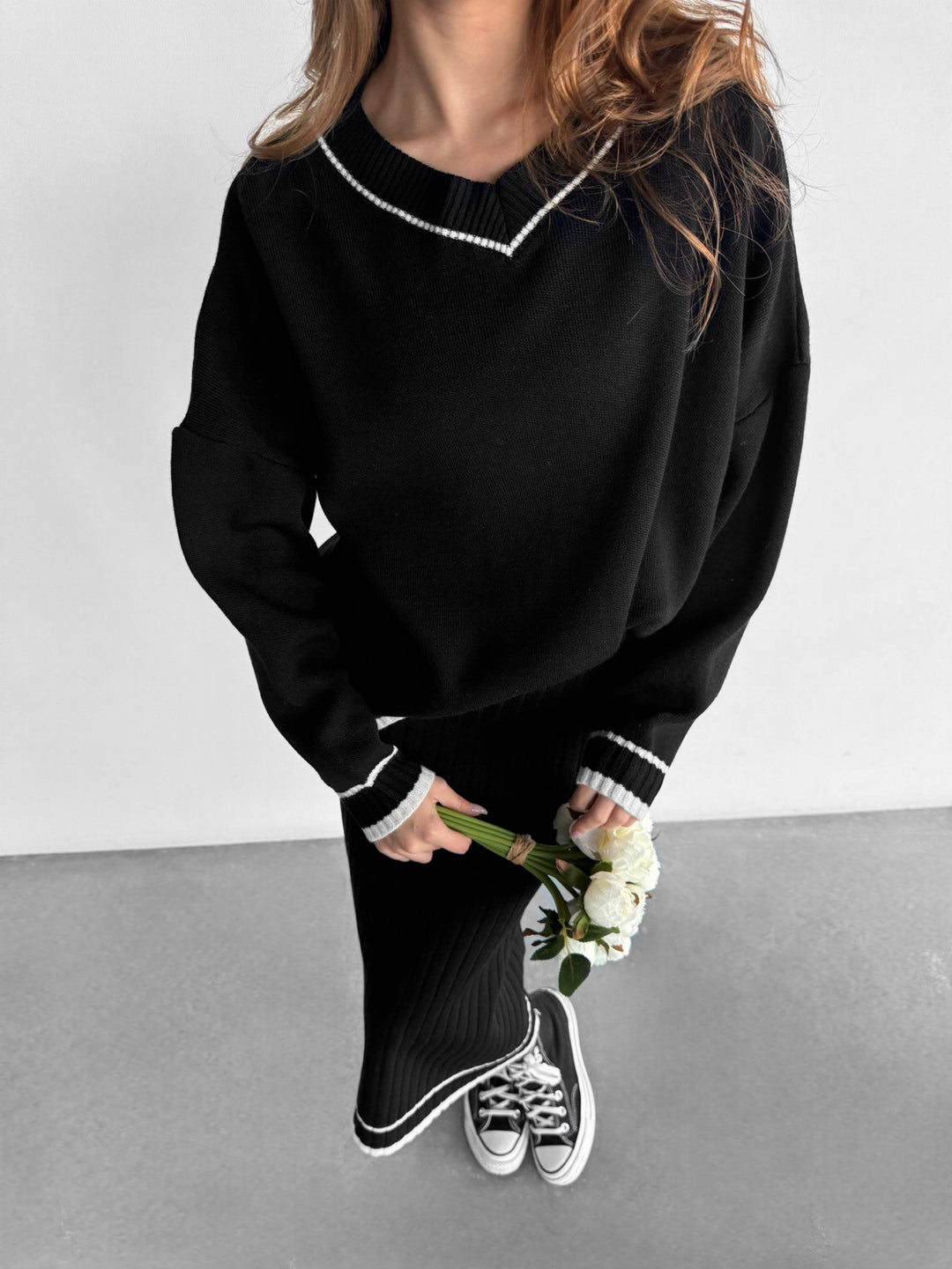 V Neck Knit Pullover - Black