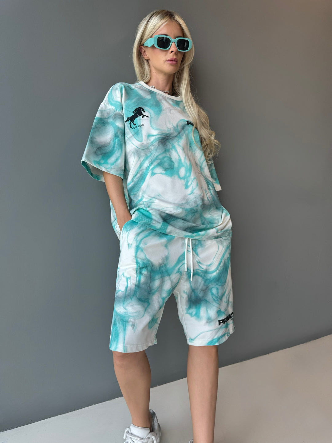 Oversize Private Smoke Shorts - White and Turquoises