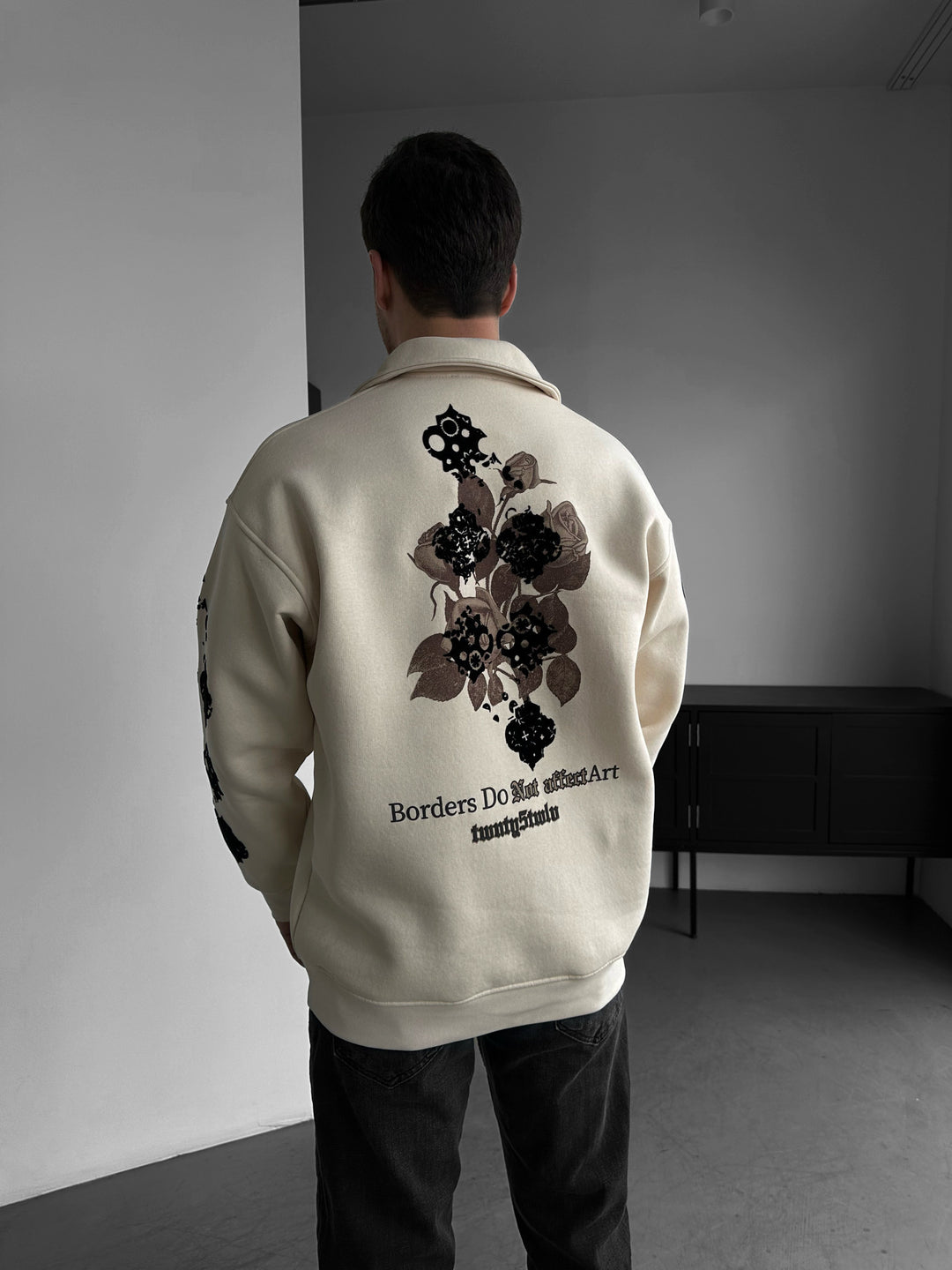 Oversize Half-Zip Graphic Sweatshirt - Beige