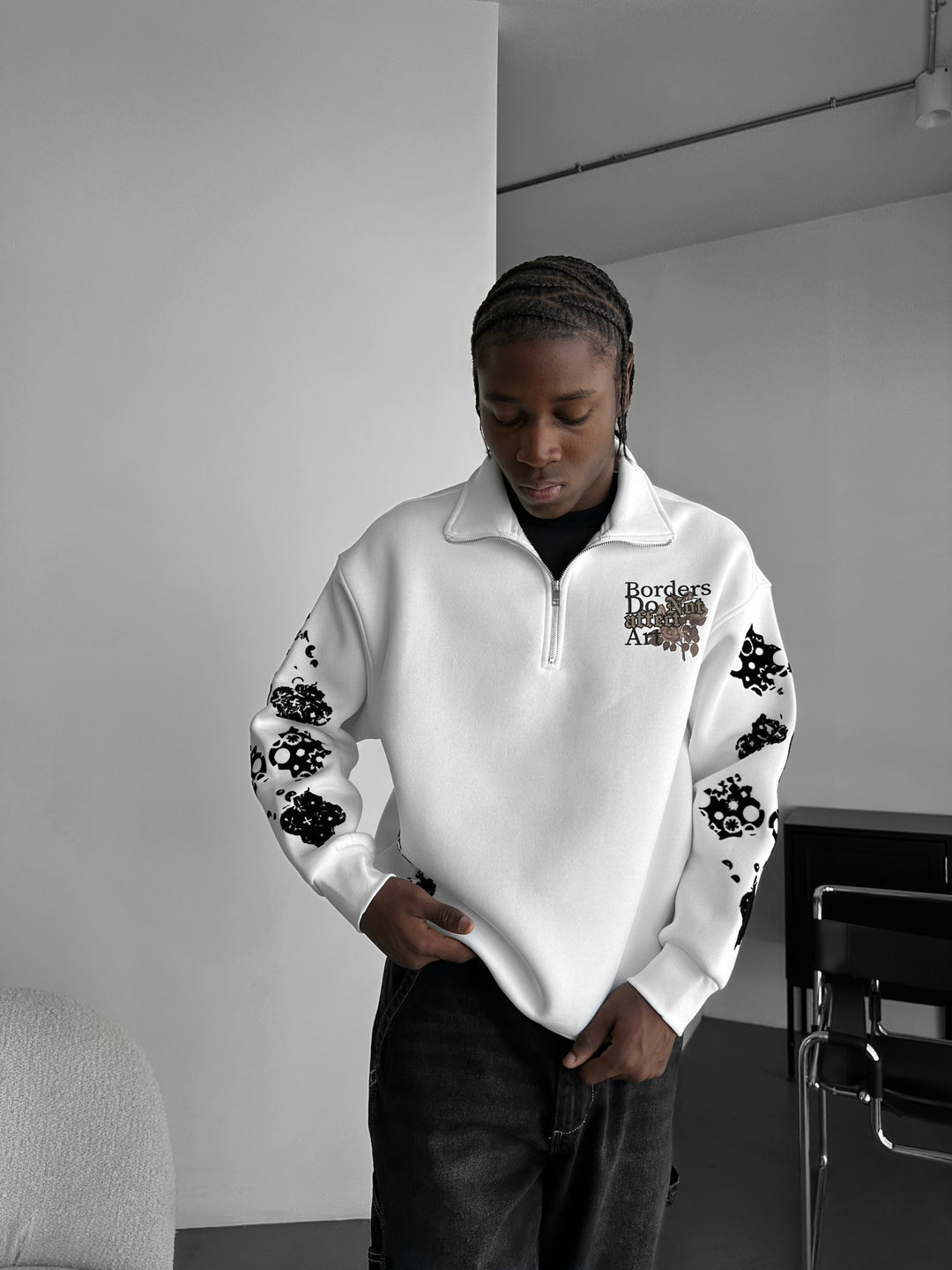 Oversize Half-Zip Graphic Sweatshirt - Ecru