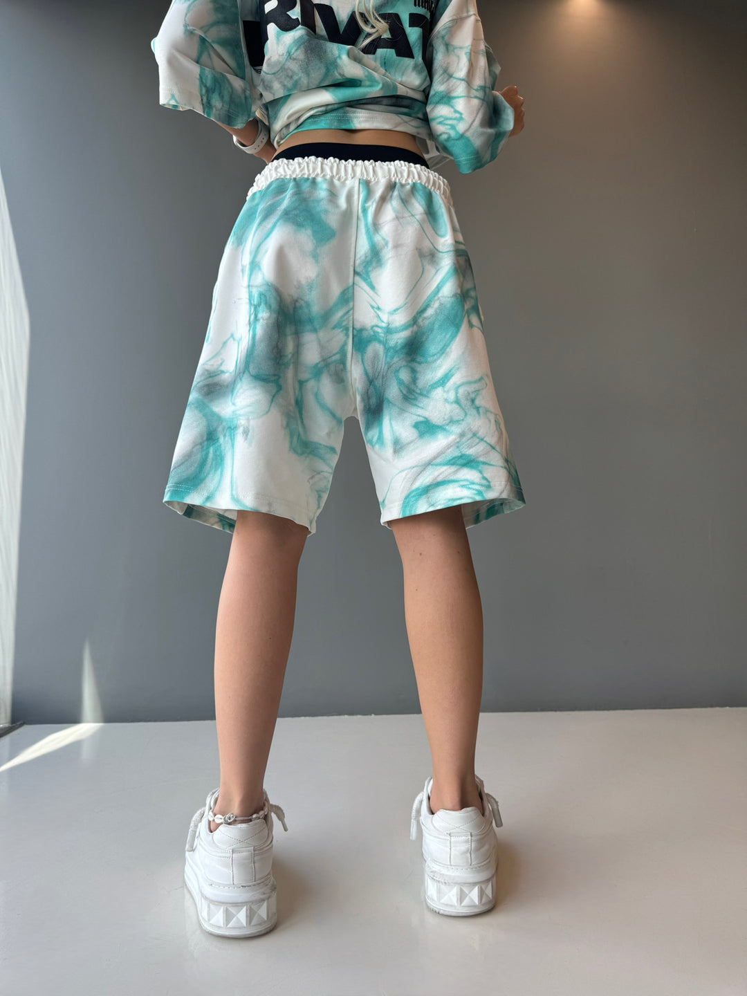 Oversize Private Smoke Shorts - White and Turquoises