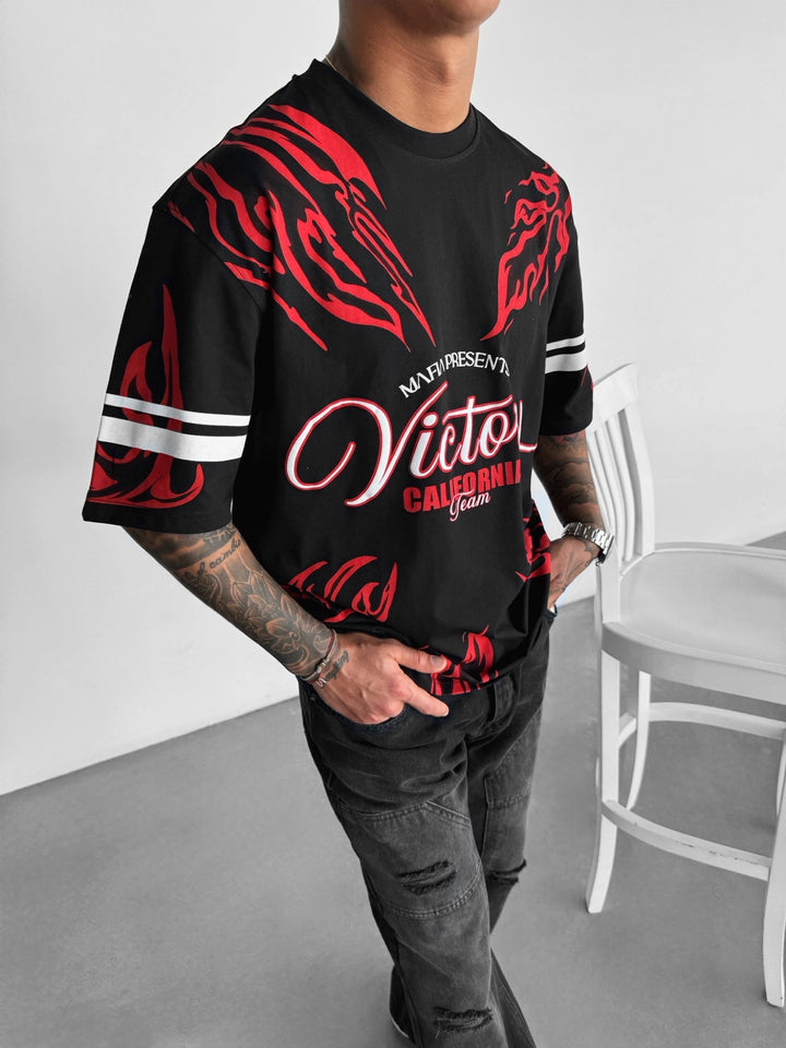 Oversize Victory T-shirt - Black and Red