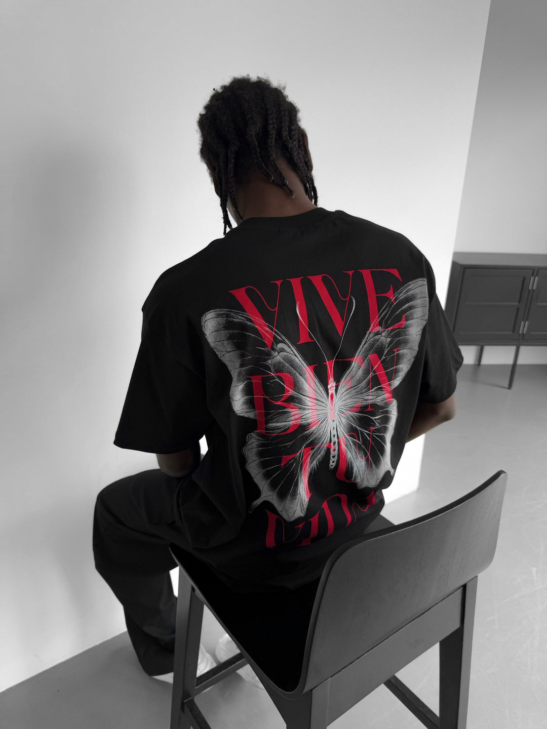 Oversize "Vive Bien Tu Vida" T-Shirt - Black and White