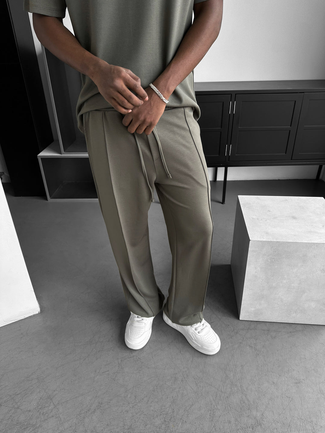Loose Fit Basic Pleated Trousers - Khaki