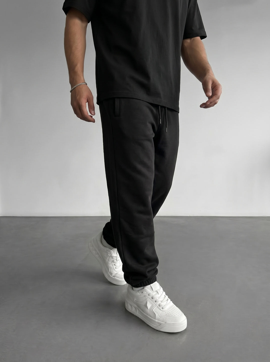 Loose Fit Basic Jogger - Black